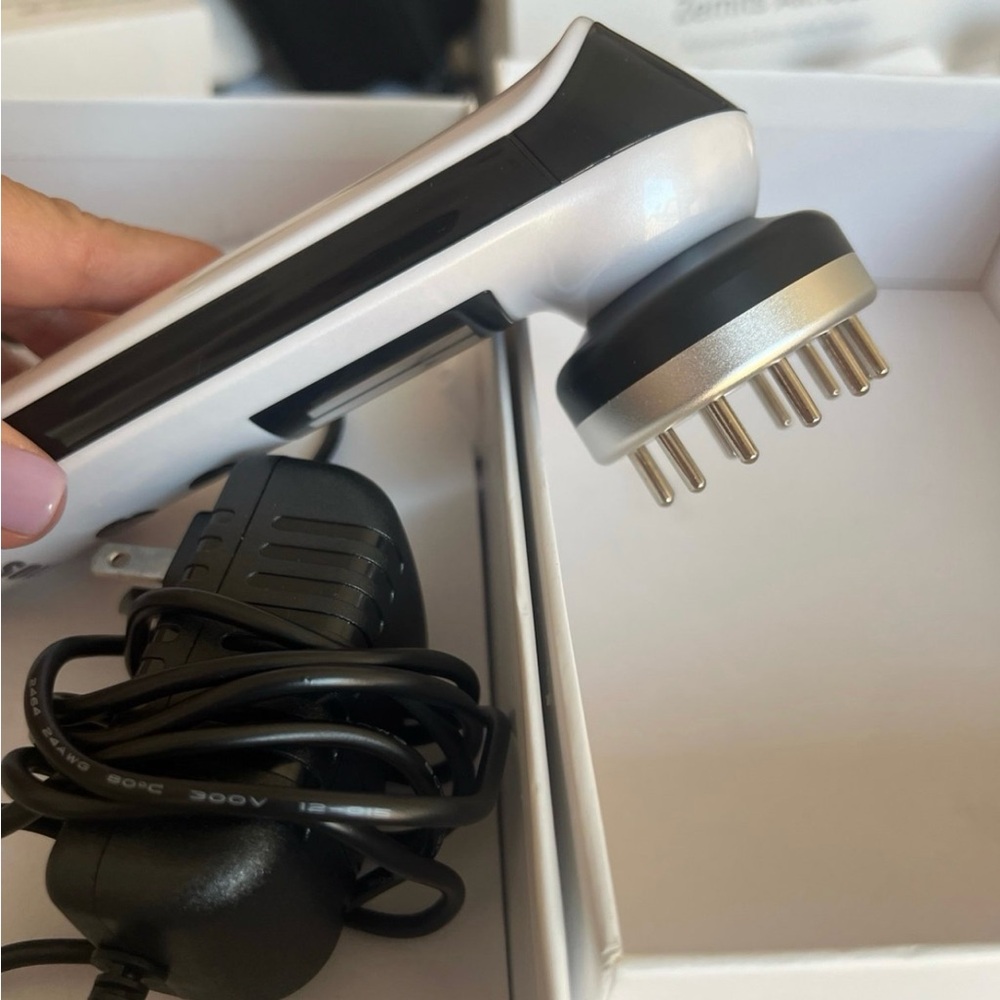 ✨Microcurrent with LED Therapy ✨ - Picture 4 of 8